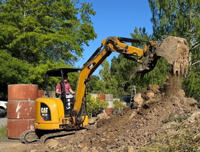 Jelle on an excavator